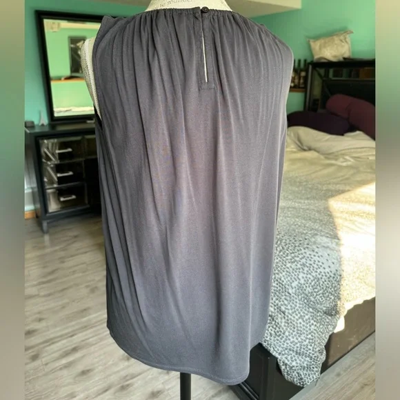 Loft Flowy Tank - Picture 2 of 9